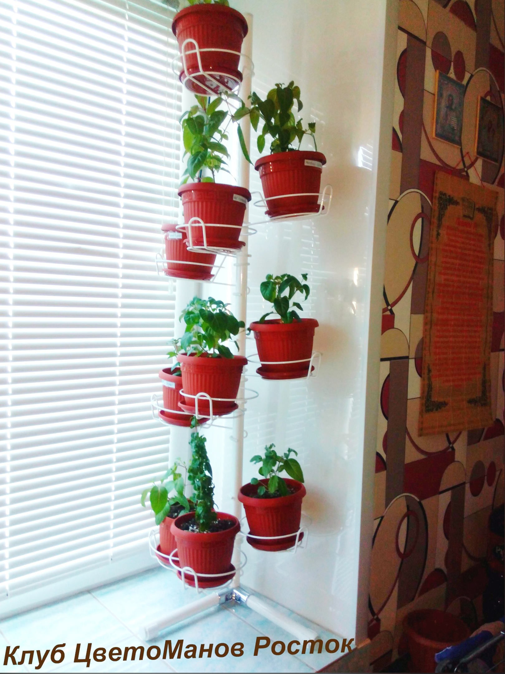 подставка на окно угловая металлическая с ножками. Фото N37