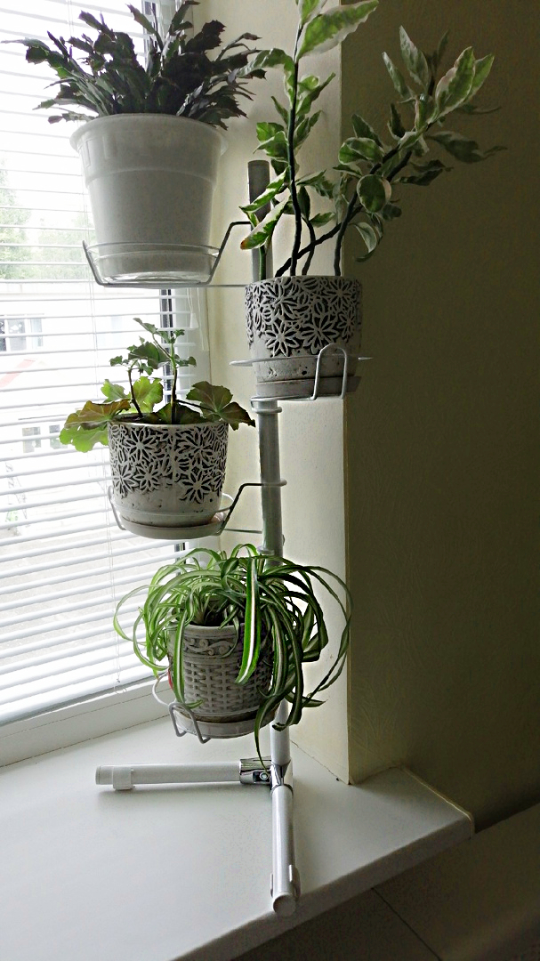 разборная подставка для цветов угловая на подоконник. Фото N16