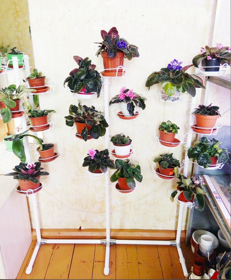 металлическая подставка на окно вместительная. Фото N10